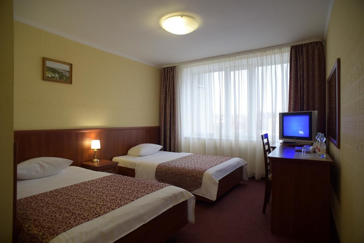 Отель Hotel Mir Ровно