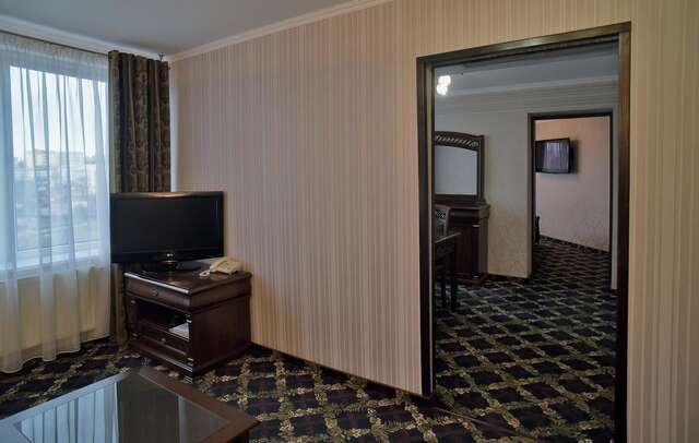 Отель Hotel Mir Ровно-9